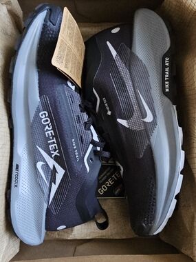 Nike Women's Trail Running Shoes in Black and Gray